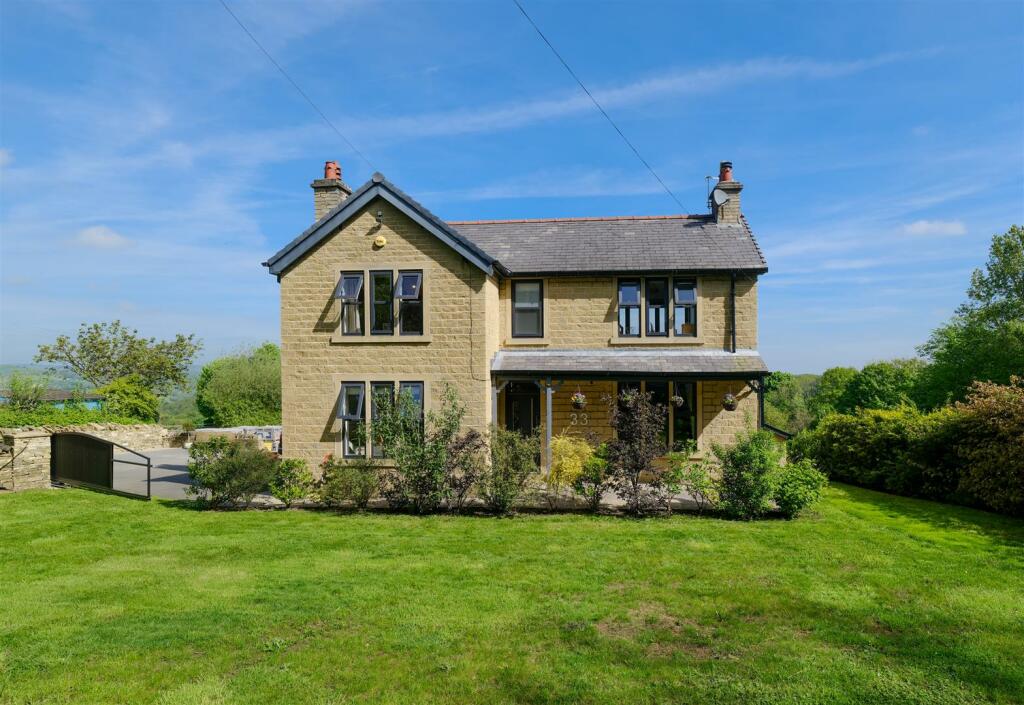 4 bedroom detached house for sale in Wilshaw Road, Wilshaw, Holmfirth HD9