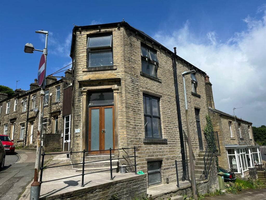 Commercial property for rent in New Street, Meltham, HD9