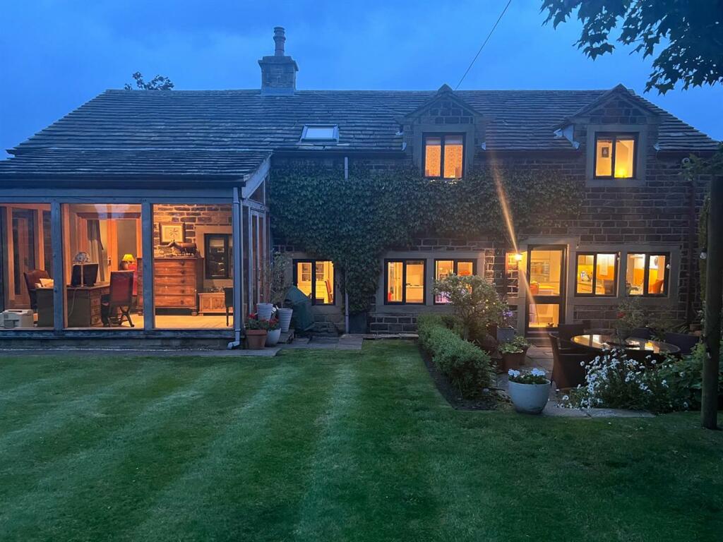 4 bedroom house for sale in Sycamore Barn, Farnley Tyas HD4
