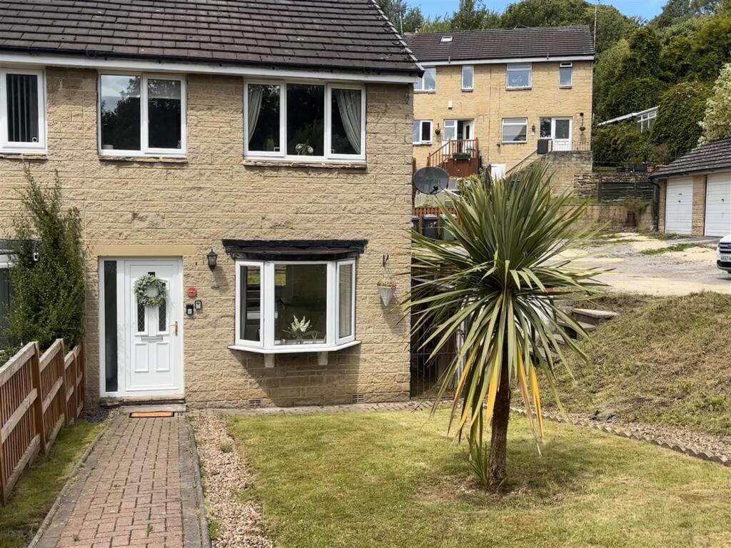 Main image of property: Fernlea Grove, Golcar, HD9