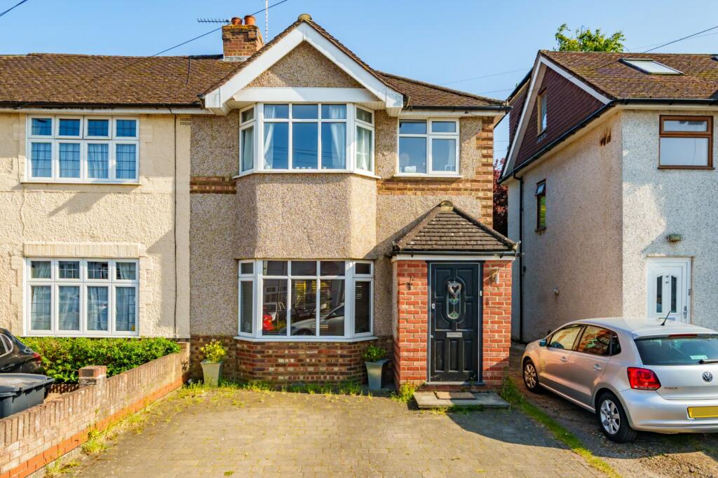 3 bedroom end of terrace house for sale in Byfleet, Surrey, KT14