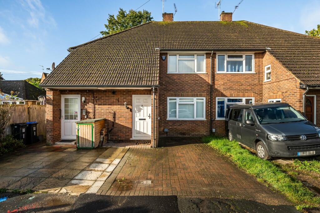 2 bedroom for sale in Ferney Road, Byfleet, Surrey, KT14