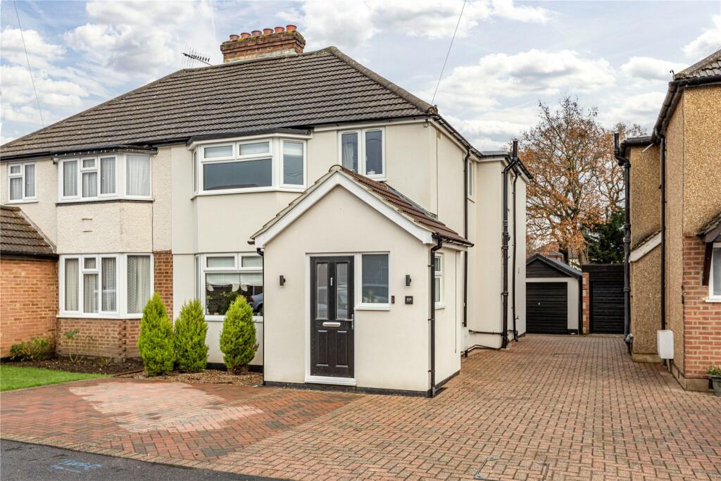 4 bedroom semidetached house for sale in Lindsay Road, New Haw, Surrey