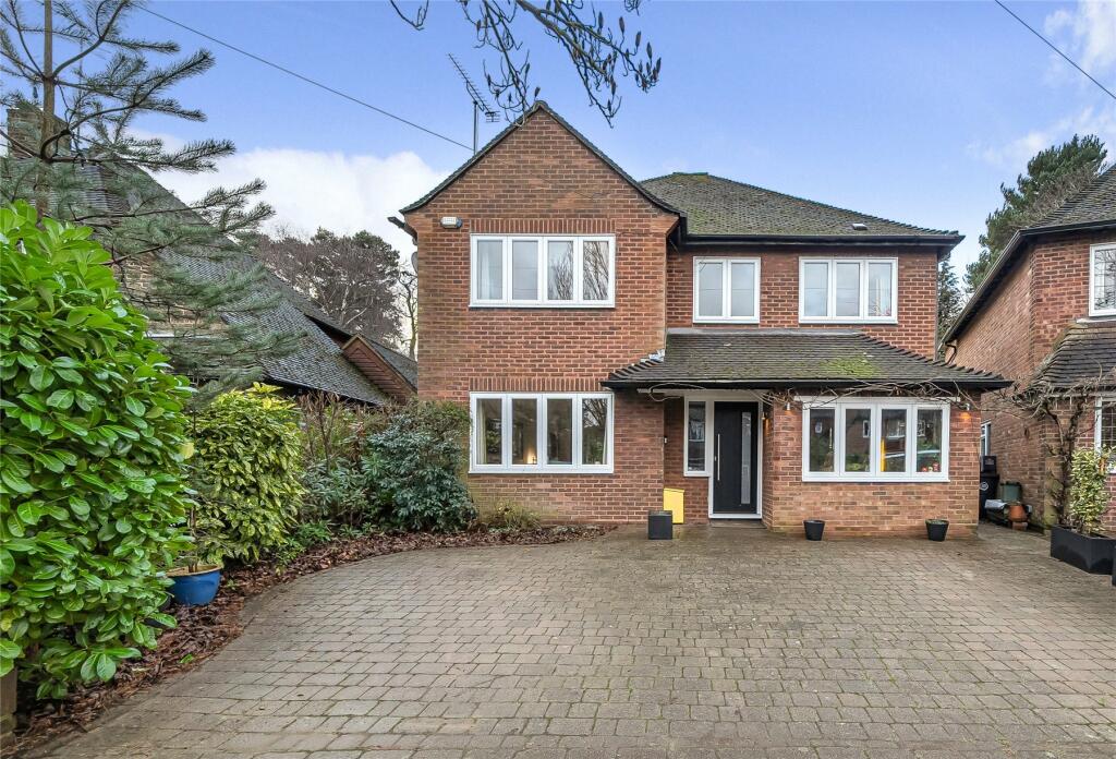 5 bedroom detached house for sale in Hamilton Avenue, Pyrford, Surrey, GU22