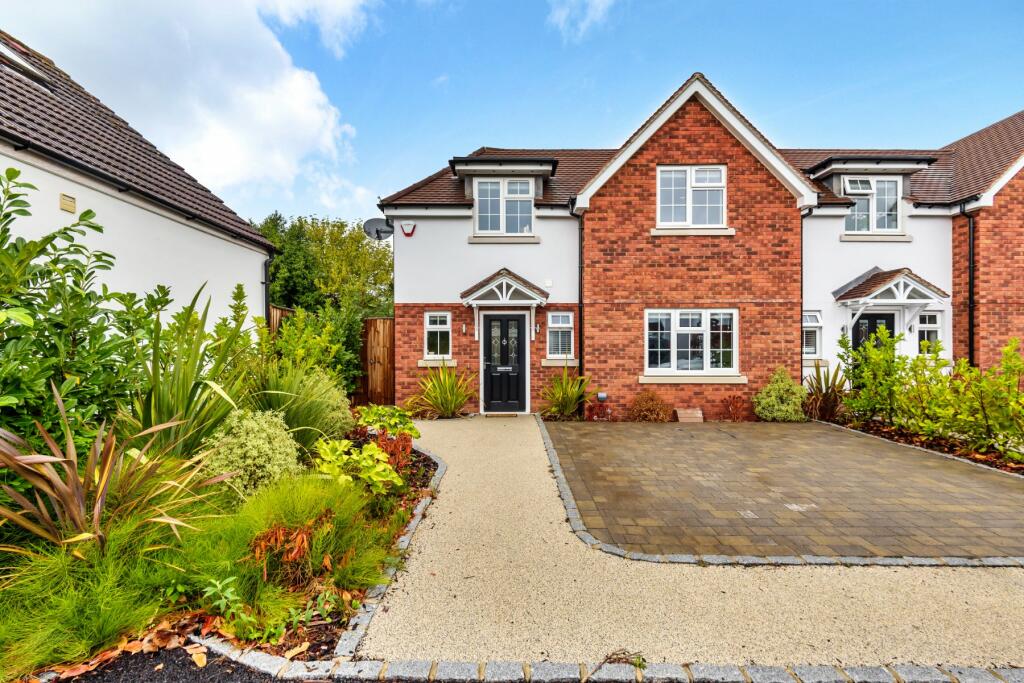 3 bedroom semidetached house for sale in Ashview Gardens, New Haw