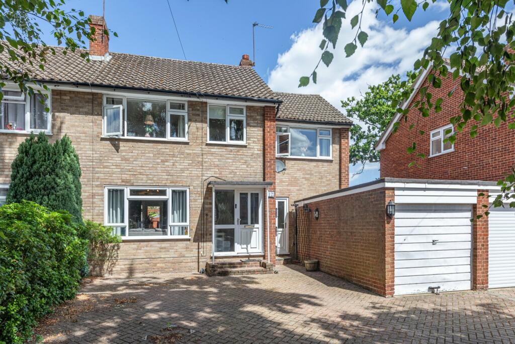 4 bedroom semidetached house for sale in Fullerton Drive, Byfleet