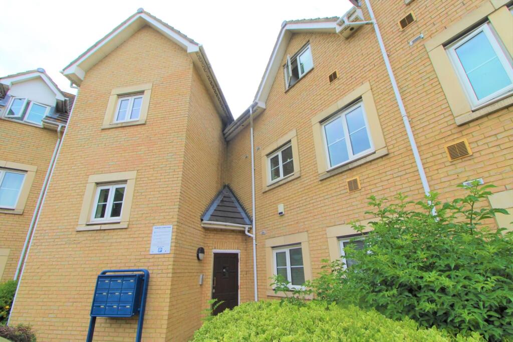 Main image of property: Walnut Close, Laindon, Basildon, Essex, SS15