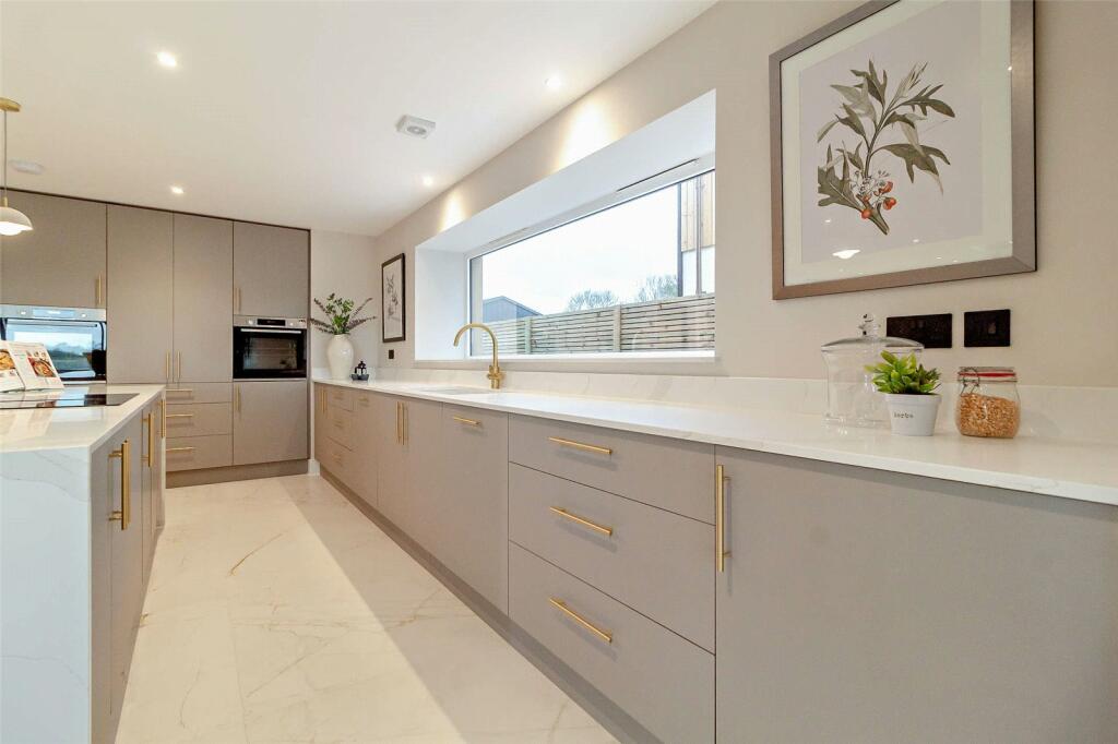 4 bedroom detached house for sale in Long Row, Tibenham, Norwich