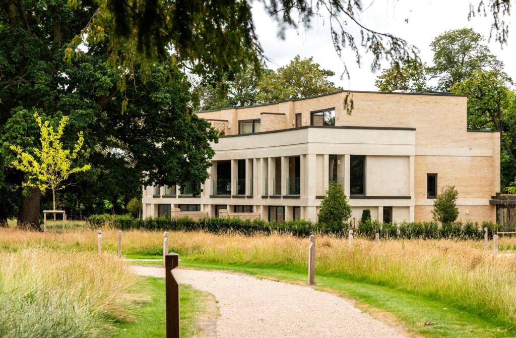 Main image of property: The Crescent, Elms Road, Thame, Oxfordshire, OX9