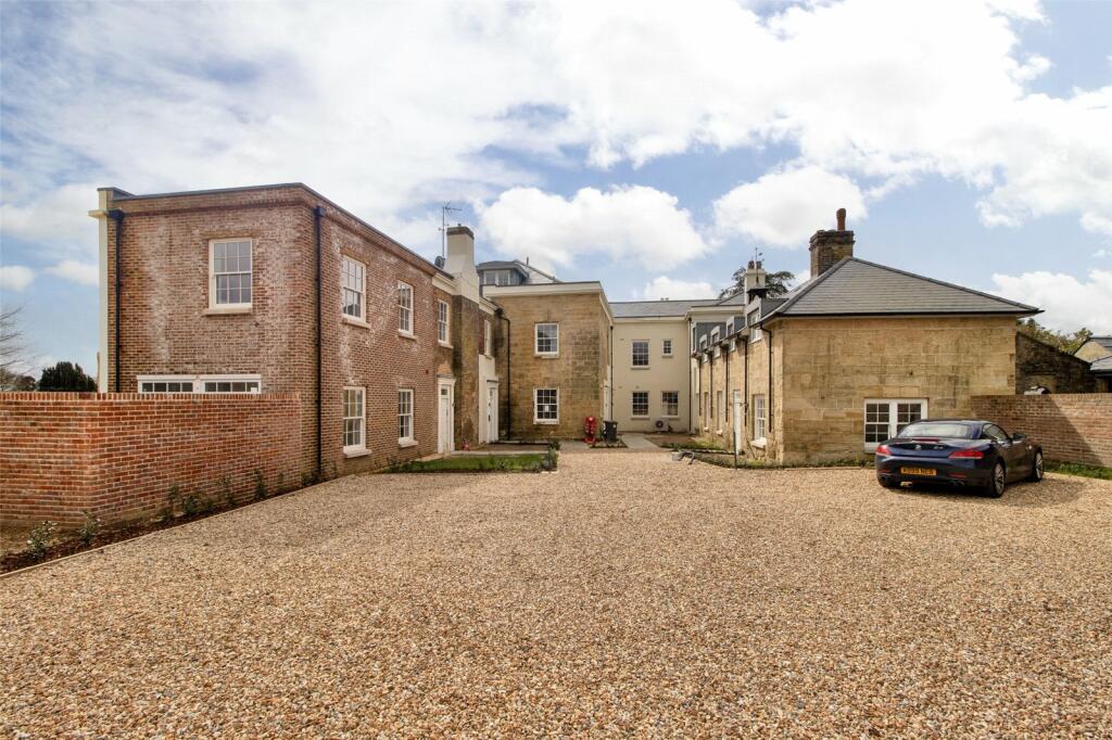 2 bedroom apartment for sale in Buxshalls Mews, Ardingly Road