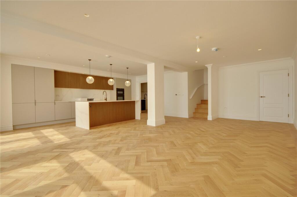Main image of property: Apartment 2, Solent View, St. Helens Parade, Southsea, Hampshire, PO4