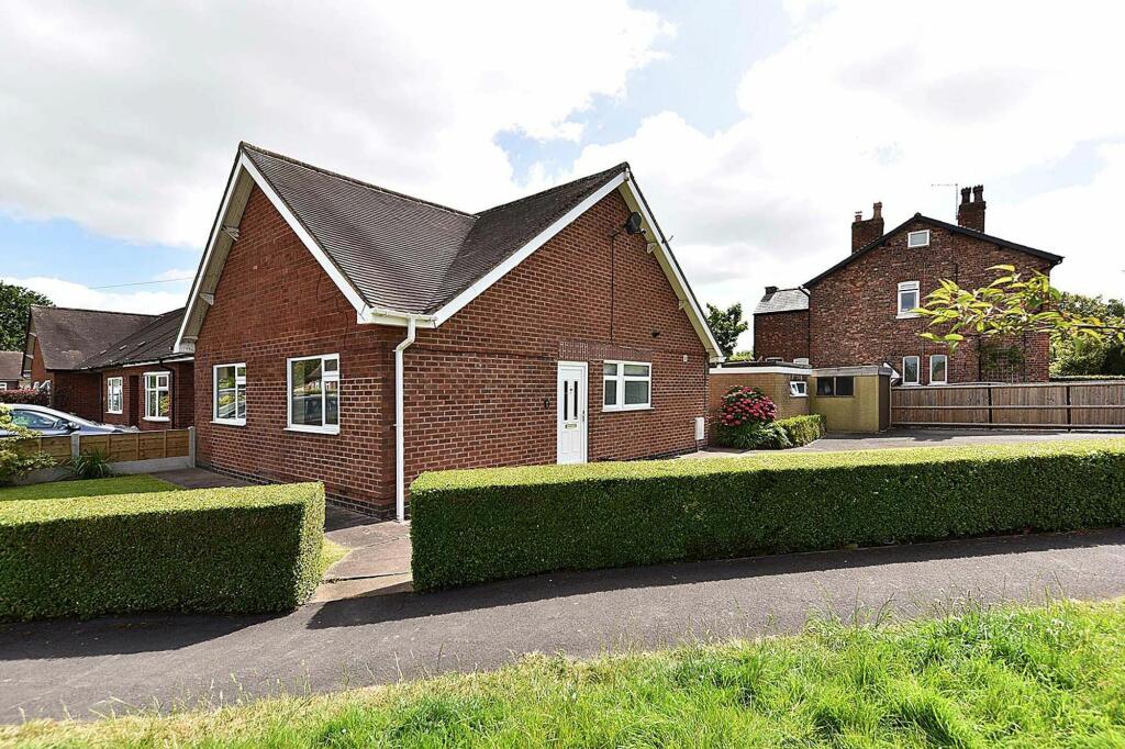 2 bedroom semidetached bungalow for sale in Oldfield Drive, Mobberley