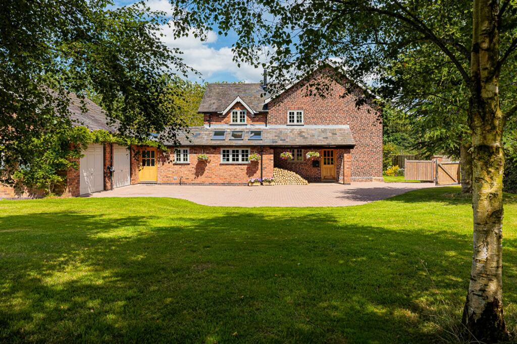 4 bedroom farm house for sale in Twemlow Green, CW4 8BS, CW4