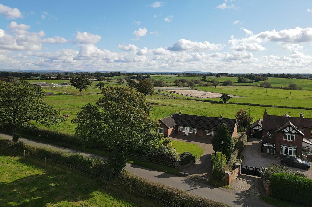 2 bedroom detached bungalow for sale in Byley Lane, Byley, CW10