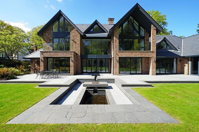 6 bedroom detached house for sale in Fabulous contemporary house in