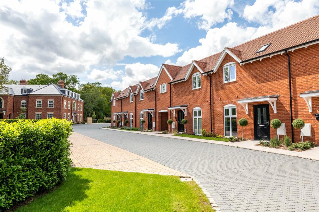 3 bedroom terraced house for sale in Winkfield Manor, Forest Road