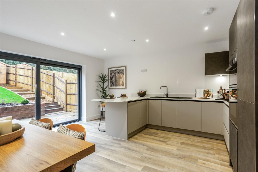 3 bedroom semidetached house for sale in Kings Walk, Boyne Rise, Kings