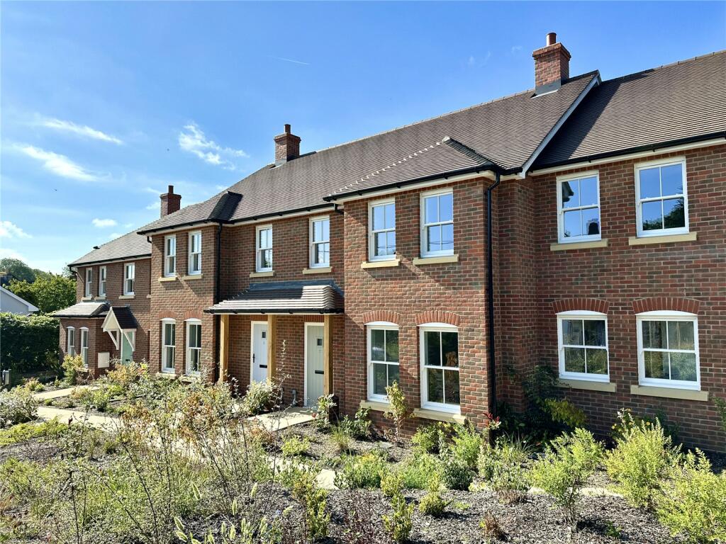 3 bedroom terraced house for sale in The Cottages, Stockbridge Road