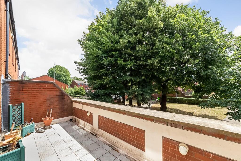 Main image of property: Kimbolton Close, London