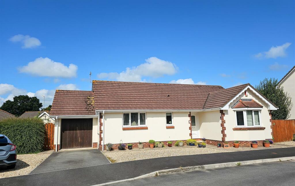 2 bedroom detached bungalow for sale in Rooks Close, Roundswell
