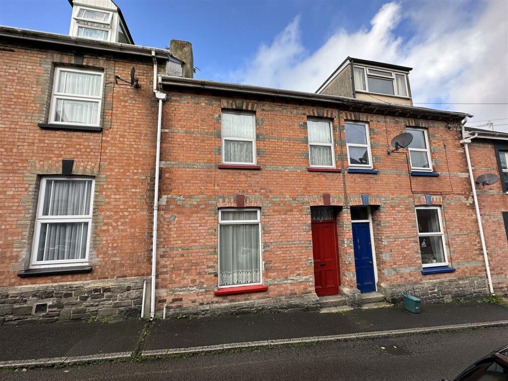 3 bedroom terraced house for sale in Richmond Street, Barnstaple, EX32