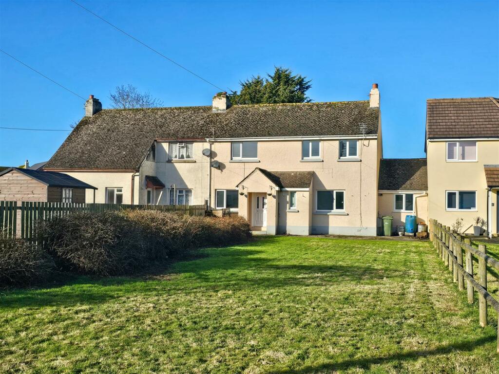 3 bedroom semidetached house for sale in Higher Road, Fremington