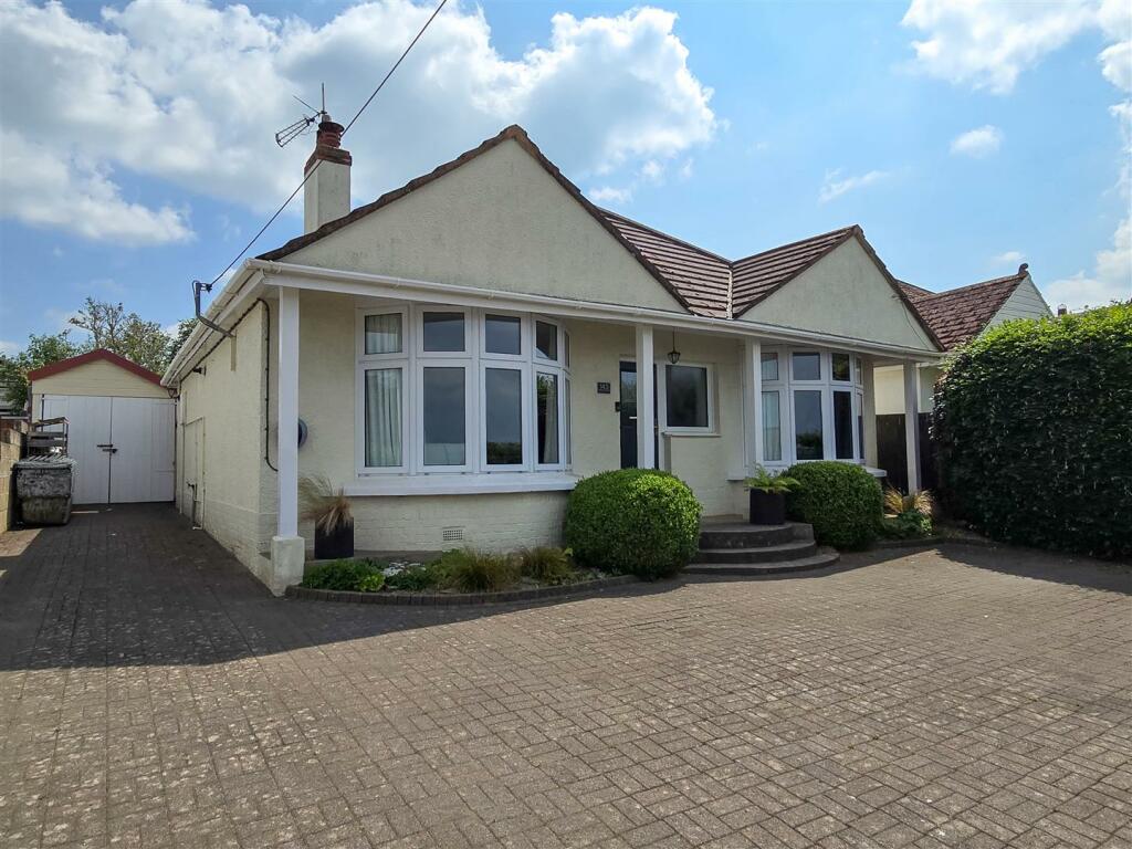 5 bedroom detached bungalow for sale in Yelland Road, Yelland