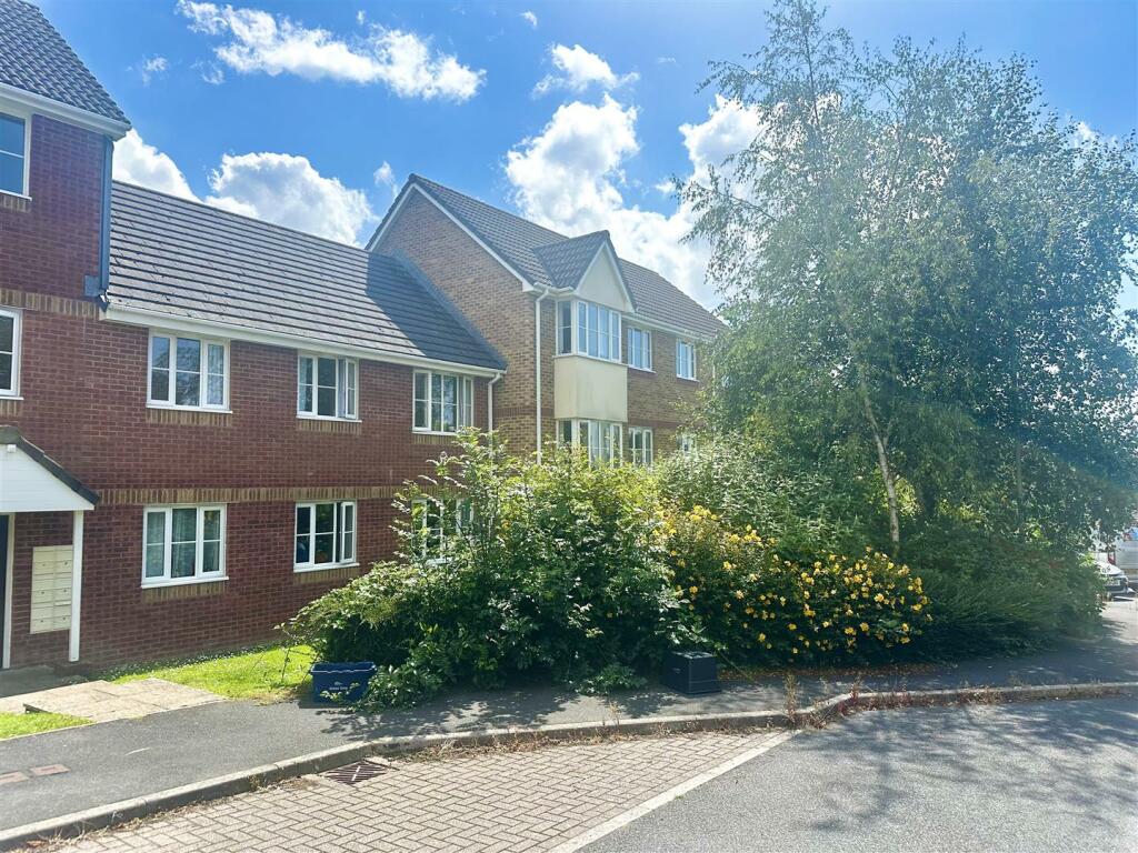 2 bedroom flat for sale in Westacott Meadow, Barnstaple, EX32