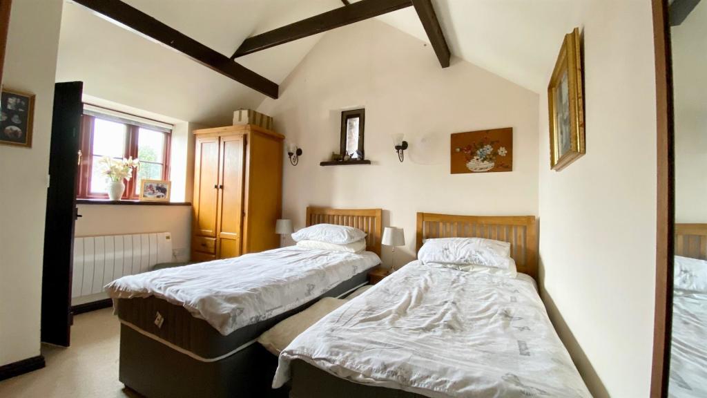 2 bedroom cottage for sale in Nr. Braunton Centre., EX33
