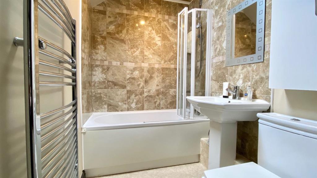 2 bedroom cottage for sale in Nr. Braunton Centre., EX33