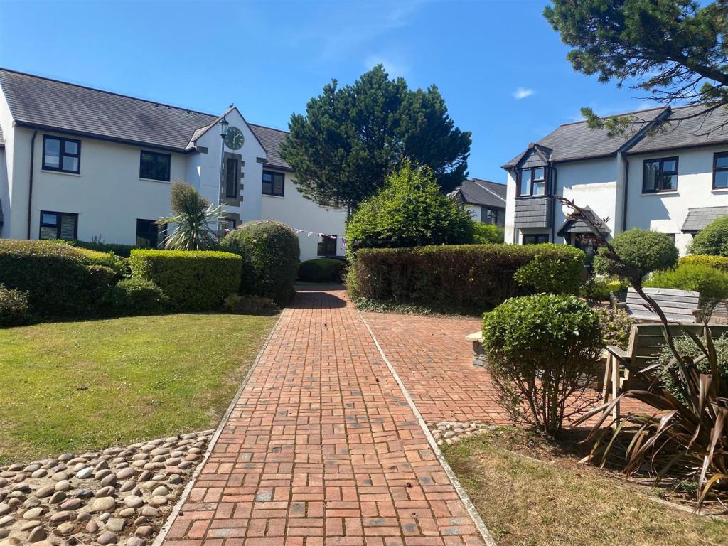 2 bedroom cottage for sale in Nr. Braunton Centre., EX33