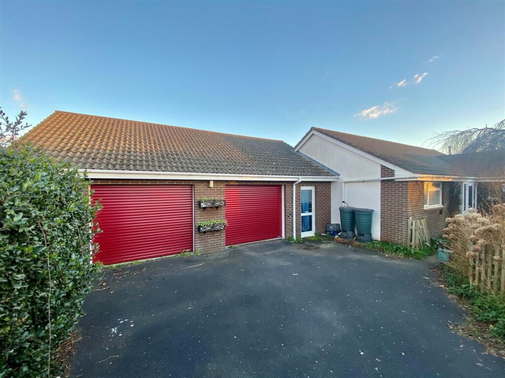 3 bedroom detached bungalow for sale in Braunton, EX33