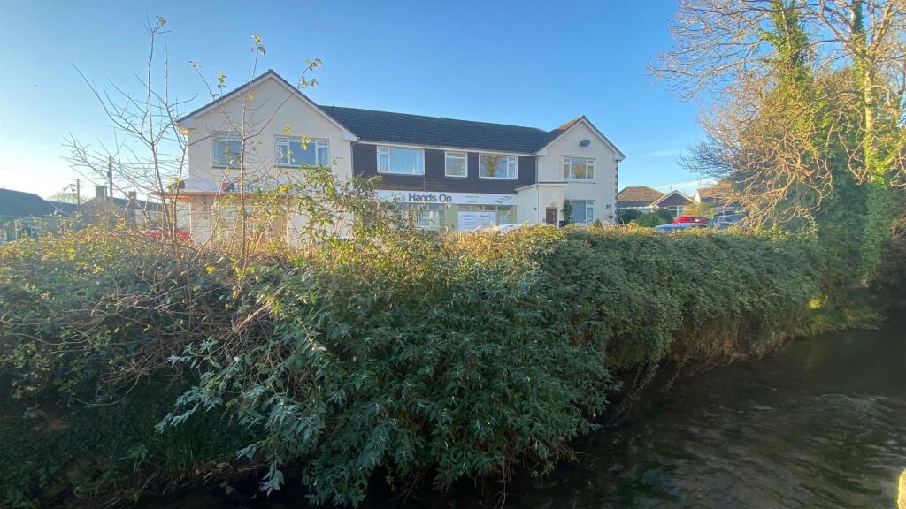 2 bedroom flat for sale in Braunton Centre, EX33