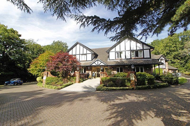 2 bedroom apartment for sale in Towers Road, Poynton, SK12