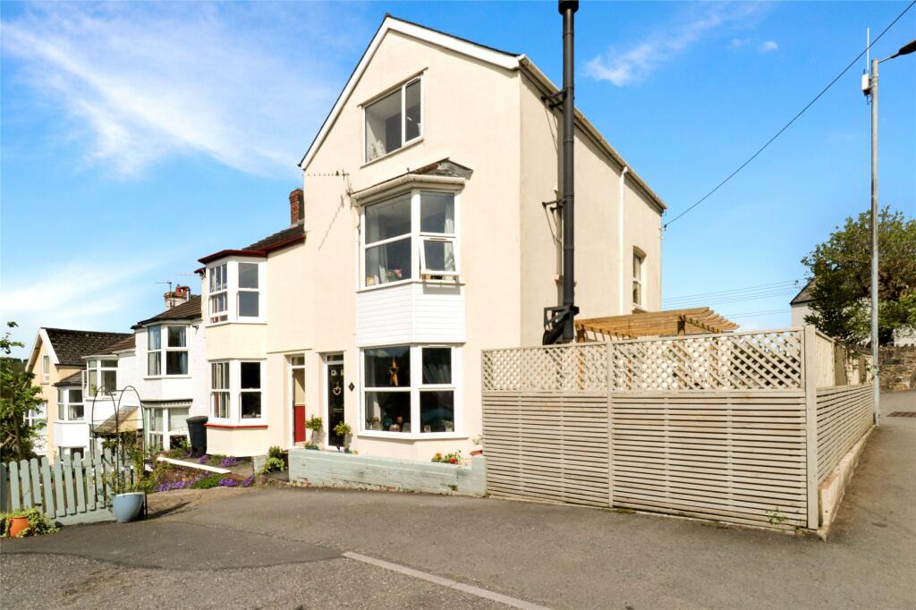 5 bedroom end of terrace house for sale in Highfield Terrace,