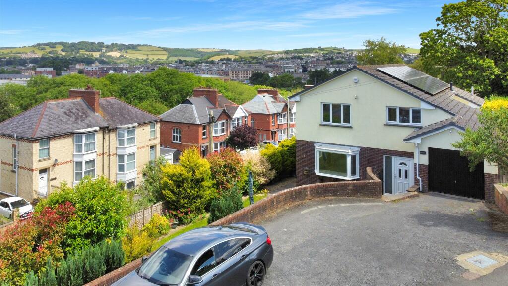 4 bedroom detached house for sale in High Wall, Sticklepath, Barnstaple