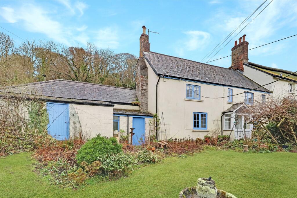 4 bedroom end of terrace house