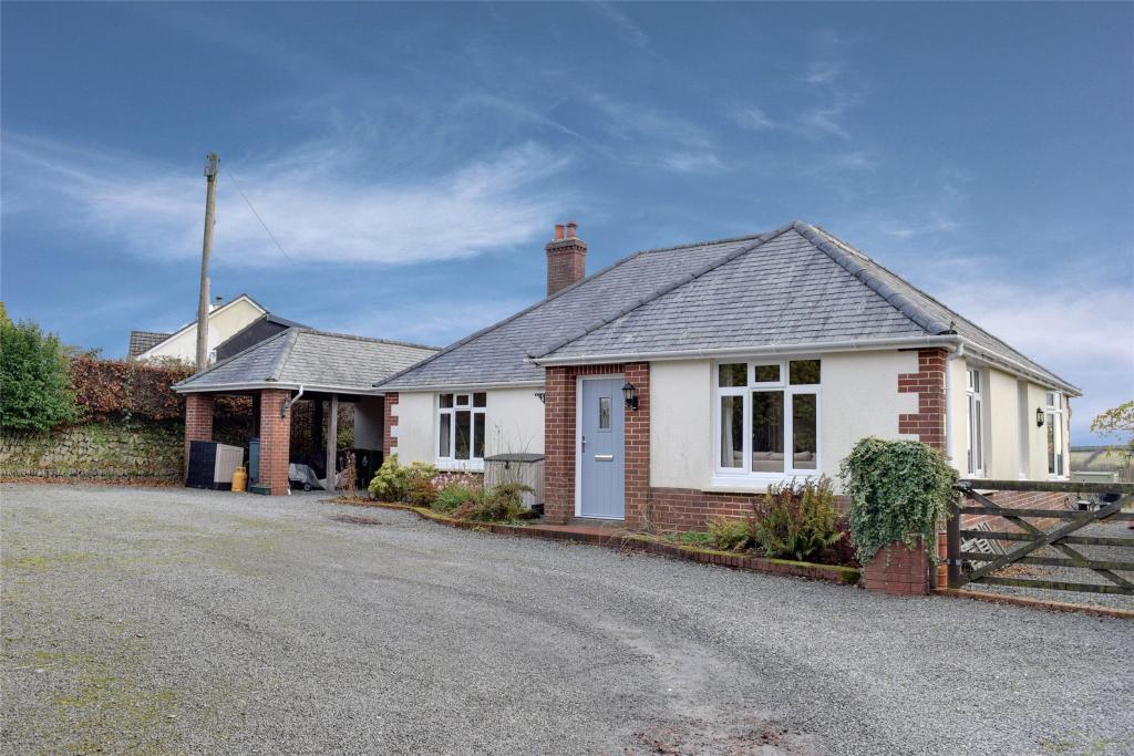 4 bedroom bungalow for sale in Bratton Fleming, Barnstaple, Devon, EX31