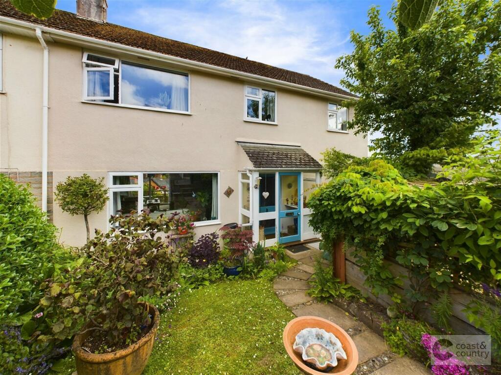5 bedroom semidetached house for sale in Tapley Gardens