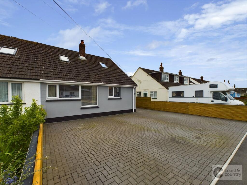 3 bedroom semidetached bungalow for sale in Clifford Avenue