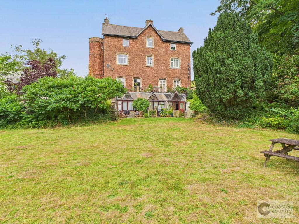 Main image of property: Oakford House, Combeinteignhead.