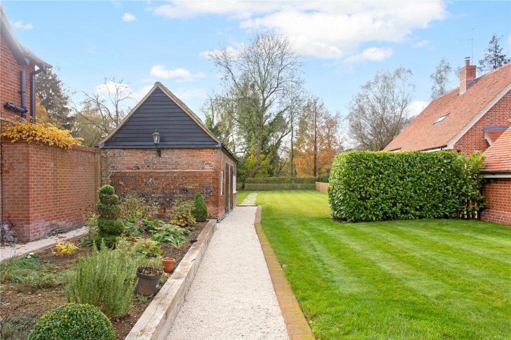 Additional property image - Fishpool Street, St. Albans, Hertfordshire, AL3