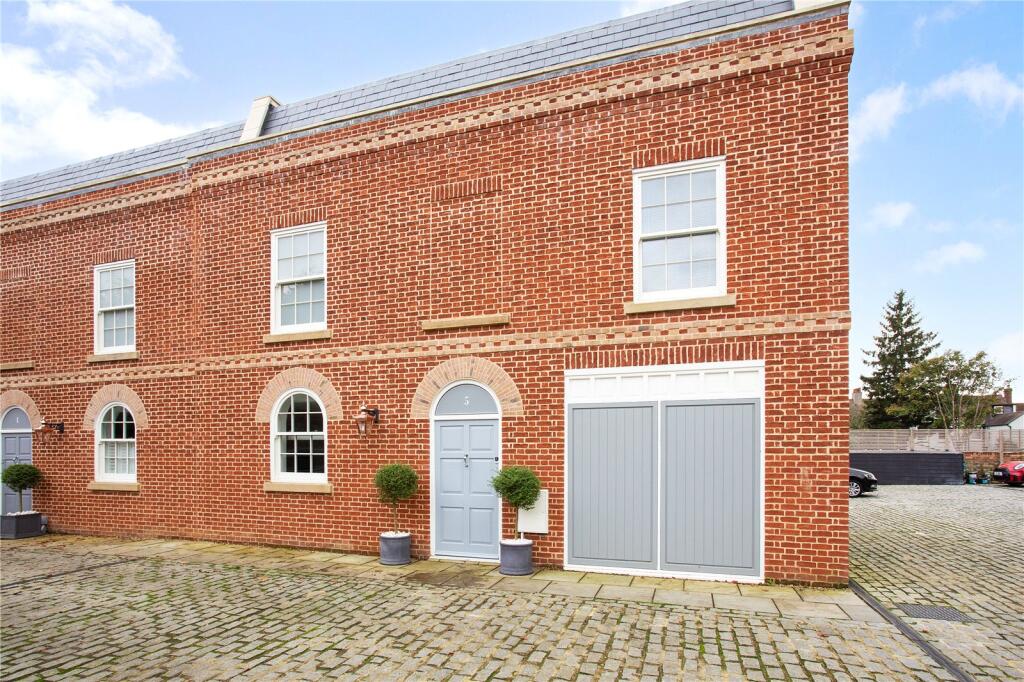 Main image of property: Bowgate Mews, St. Peters Close, St. Albans, Hertfordshire, AL1