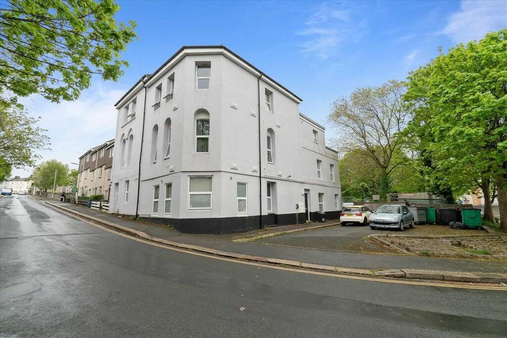 16 bedroom end of terrace house for sale in The Town House,Harwell Street,Plymouth. 16 bed ensuite student investment , PL1