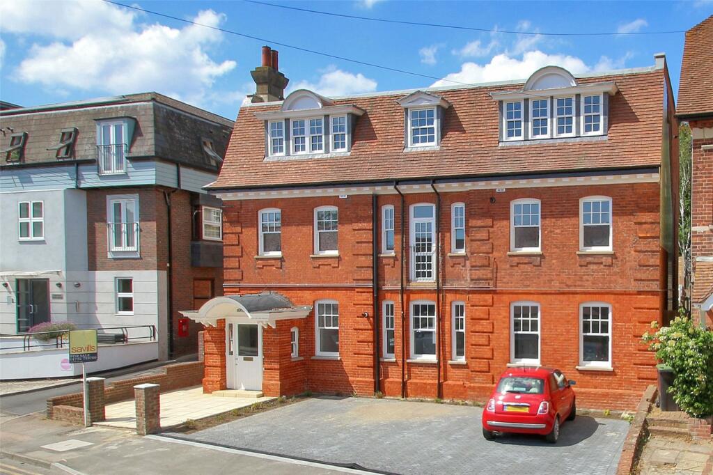 1 bedroom apartment for rent in Lyons Crescent, Tonbridge, Kent, TN9