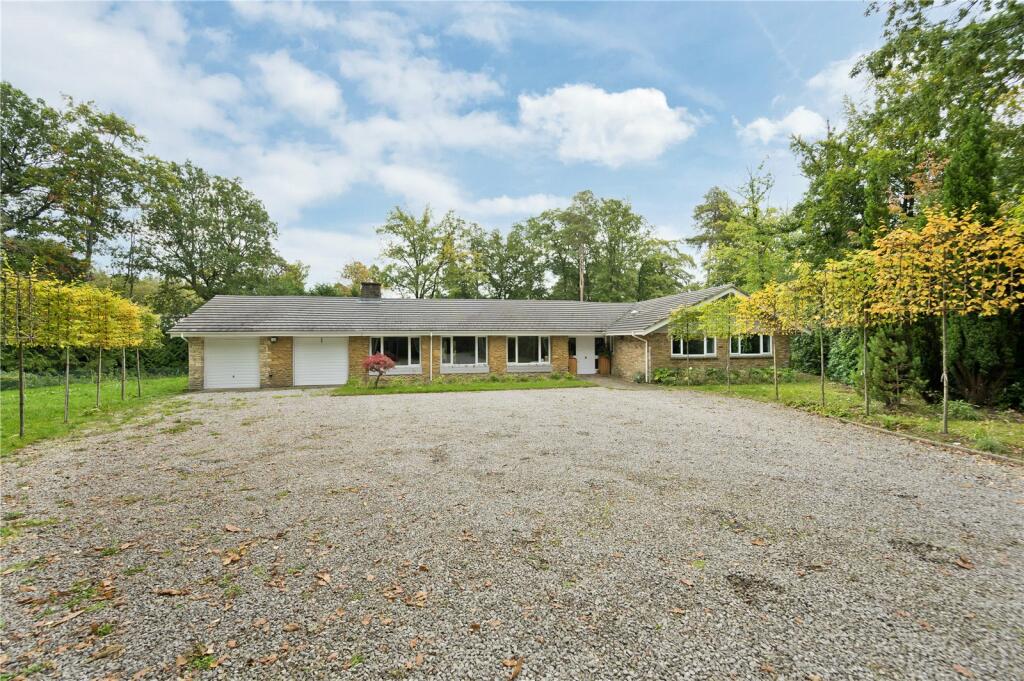 4 bedroom detached house for rent in Shepley End, Ascot, Surrey, SL5