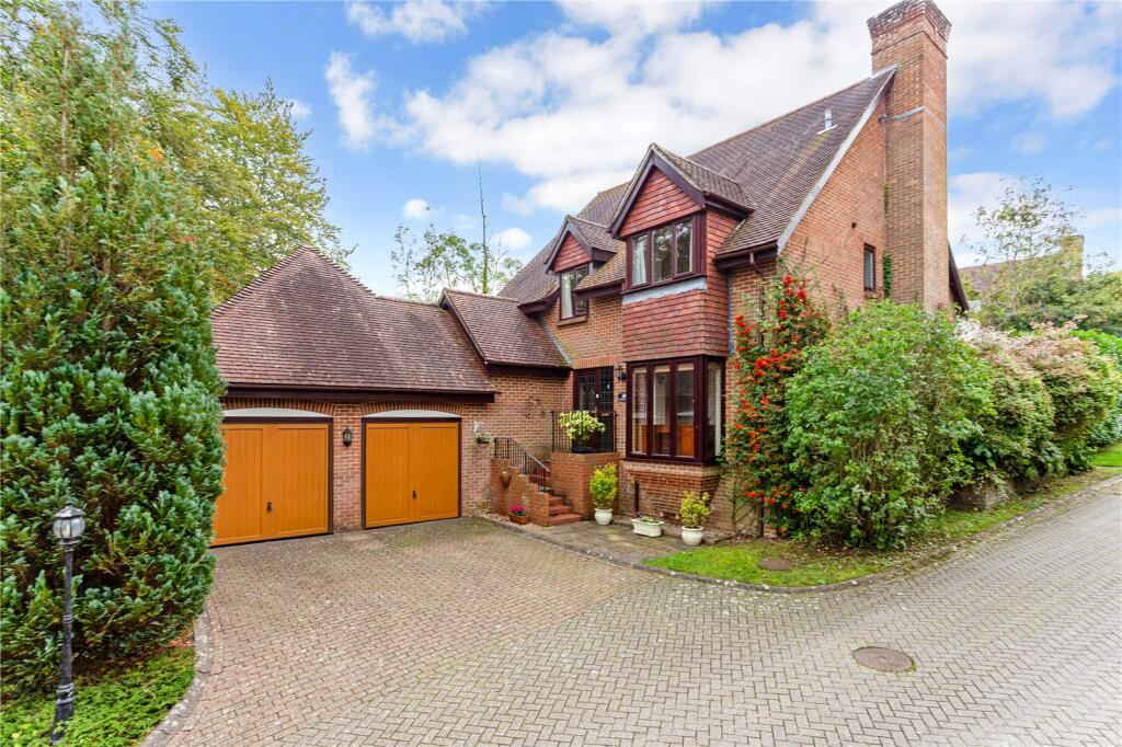 5 bedroom detached house for sale in Crown Heights, Alresford Road