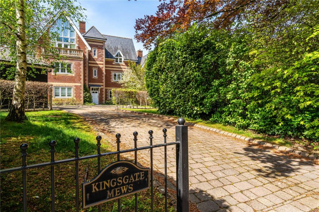 4 bedroom terraced house for sale in Kingsgate Road, Winchester, Hampshire, SO23