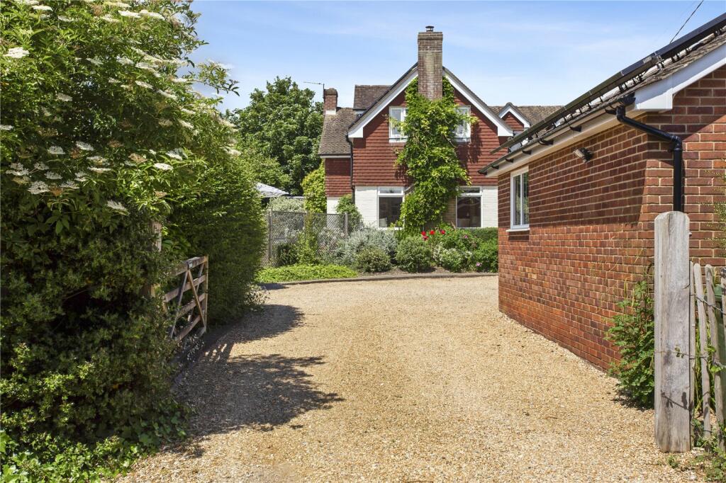 4 bedroom detached house for sale in Chapel Road, Swanmore, Southampton