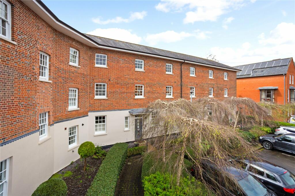 4 bedroom terraced house for sale in Alison Way, Winchester, Hampshire, SO22
